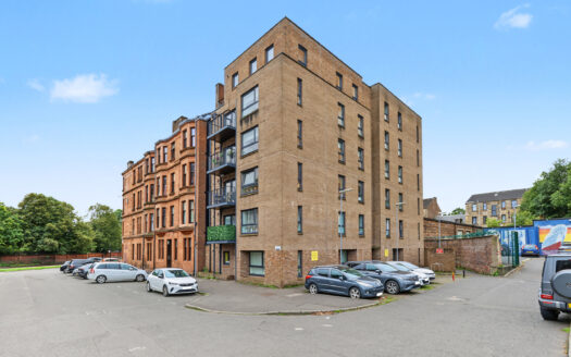 4/2, 5 Aboukir Street, Glasgow, G51 4QY